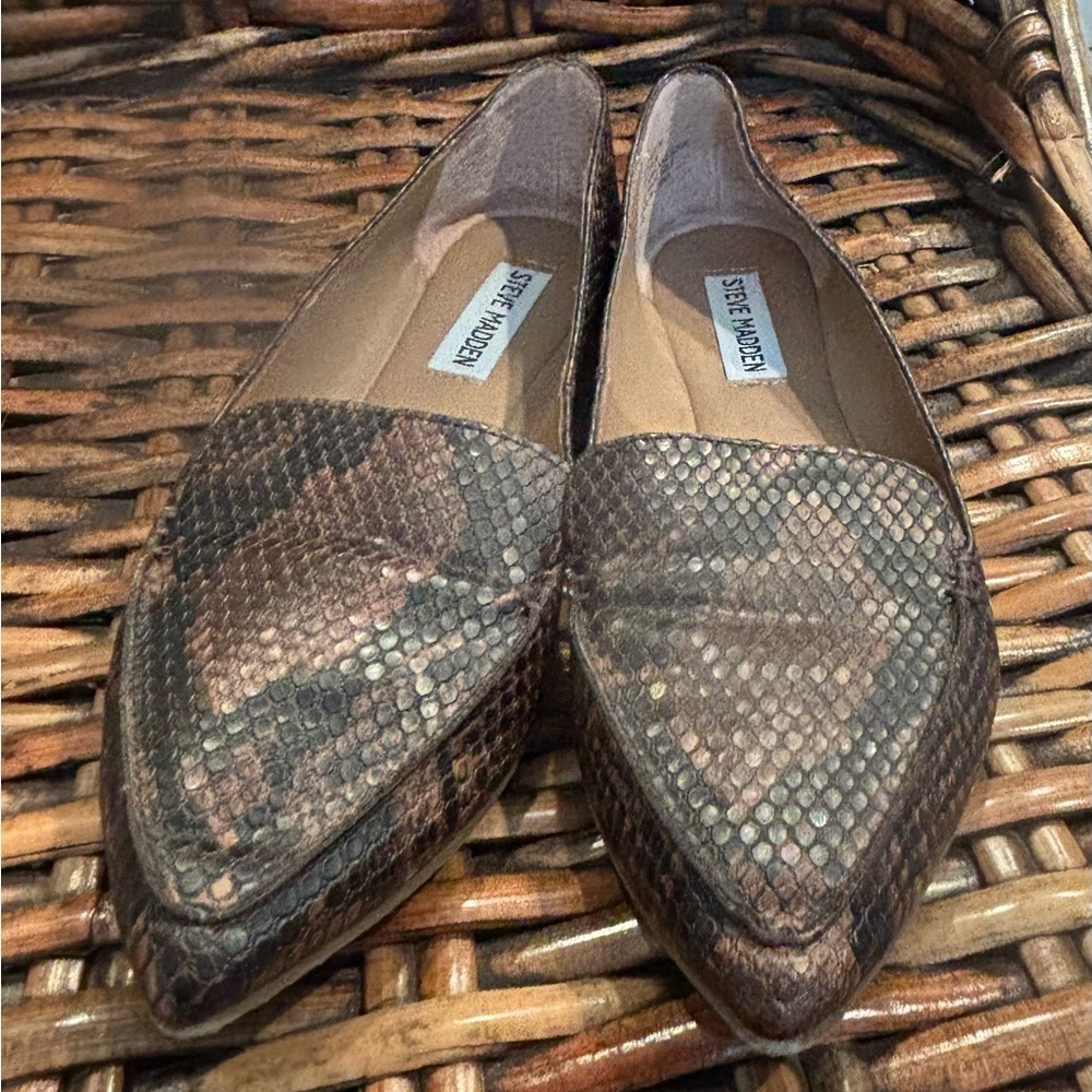 Steve Madden Feather Brown Snakeskin Loafers in size 7. Great condition - Picture 3 of 16